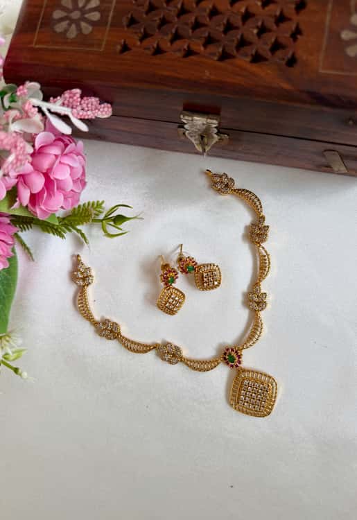 Daisy Ad necklace set